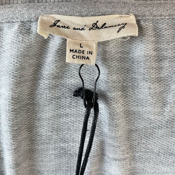 Jane & Delancey Gray Camo Top Size L EUC - Picture 6 of 7
